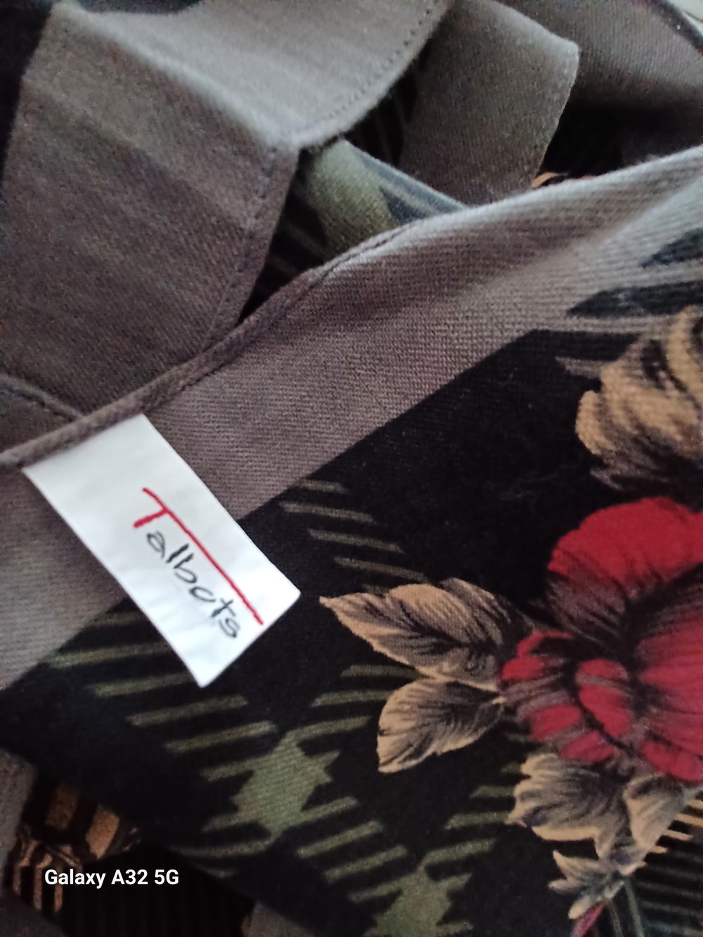VTG Talbots 100% Wool Square Scarf 44" Plaid Floral Heraldic Made in Japan - Picture 3 of 7